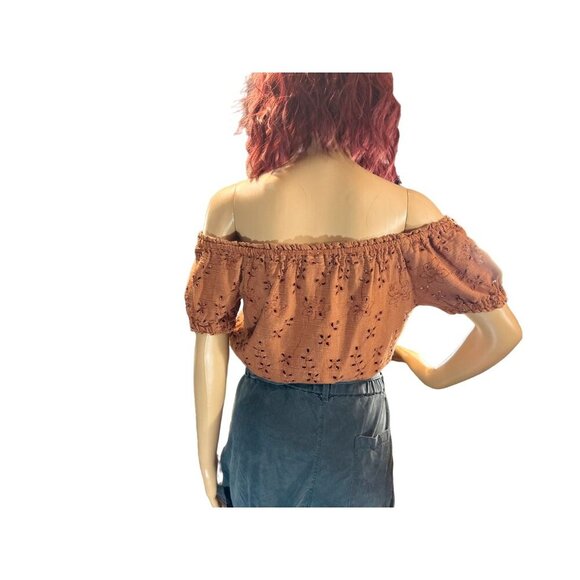 (6 for $25) Saffron Off the Shoulder Cropped Eyelet Top Size XS - Picture 4 of 5